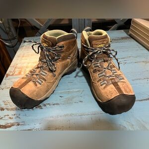 KEEN Brown and Black Men's Rugged Hiking Boots